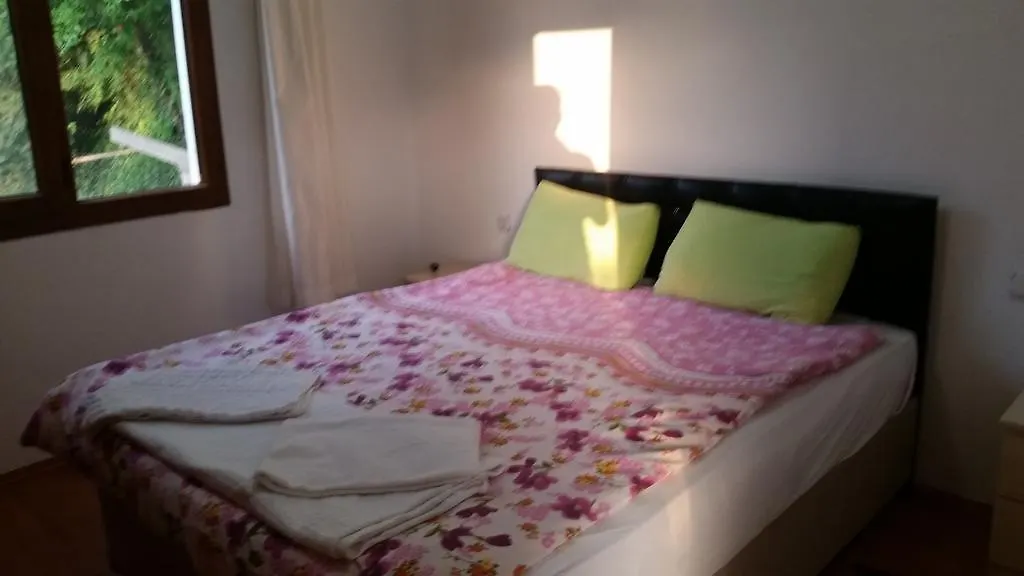 George House Panzió Faralya